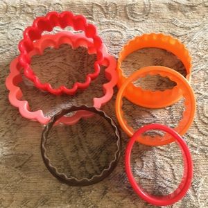 Miscellaneous Lot of 6 Plastic Round Flower Cookie and Biscuit Cutters